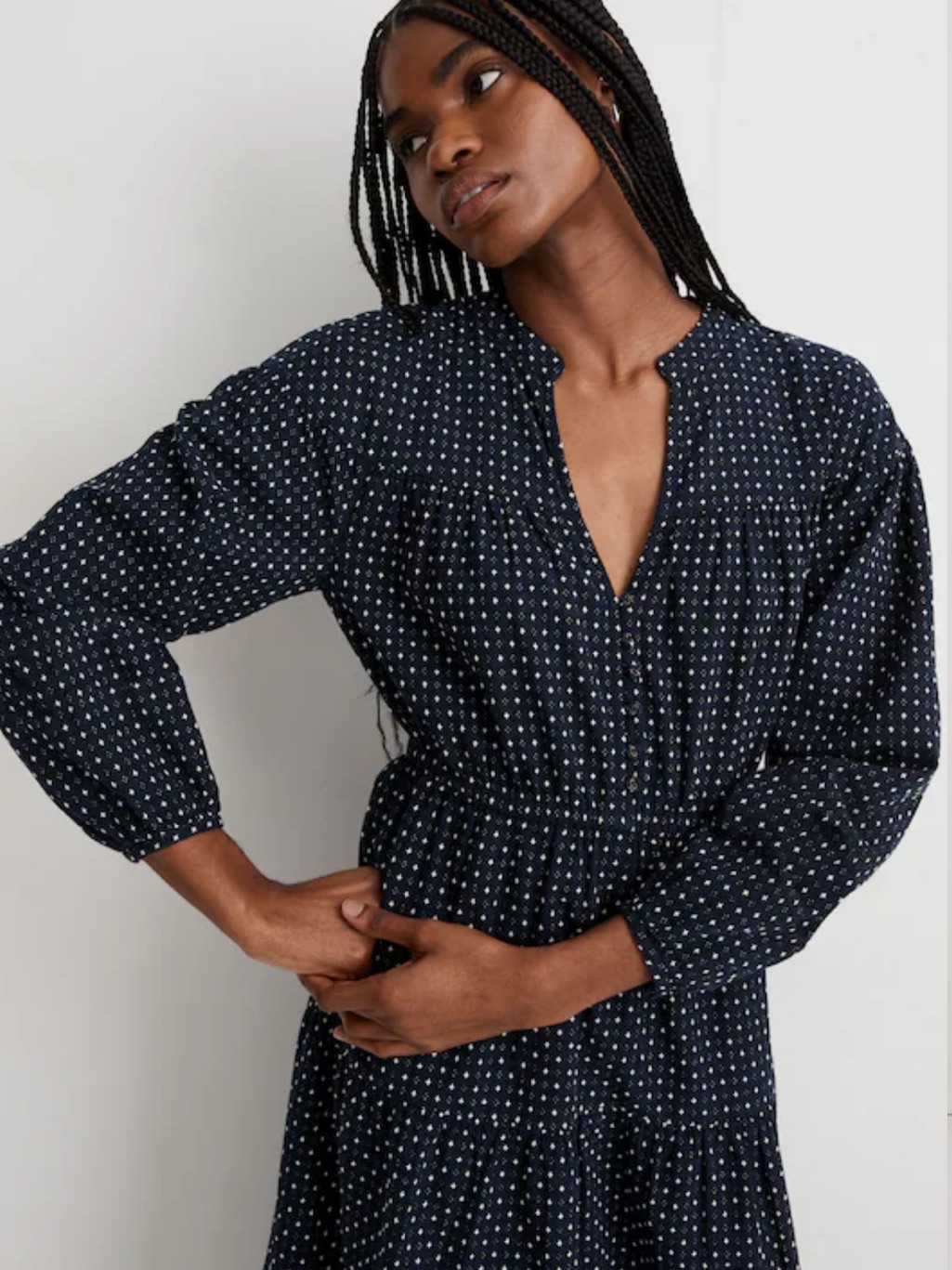 Madewell Dobby V-Neck Tiered Midi Dress In Navy Jacquard. Size: Small